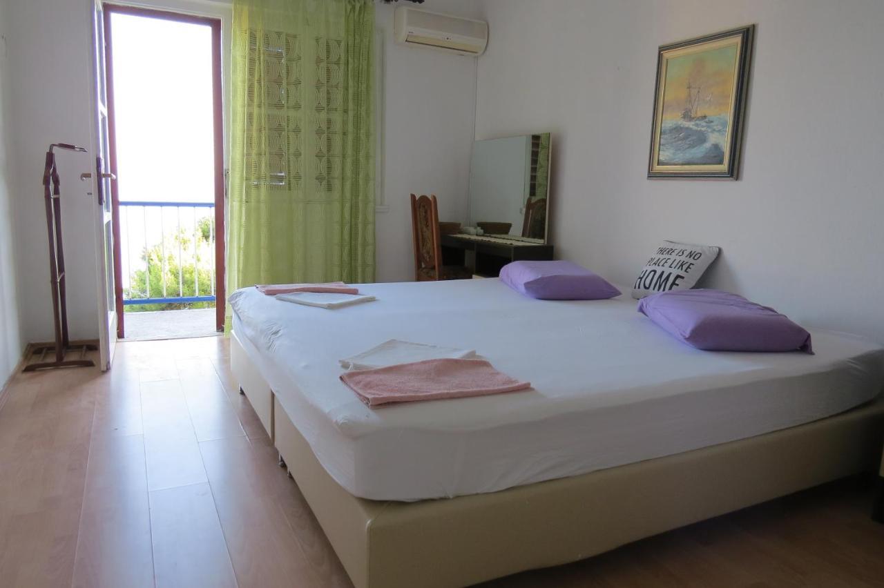 Apartament Feral 2 *